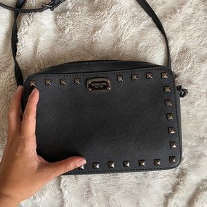 Michael Kors - crossbody in black with studs